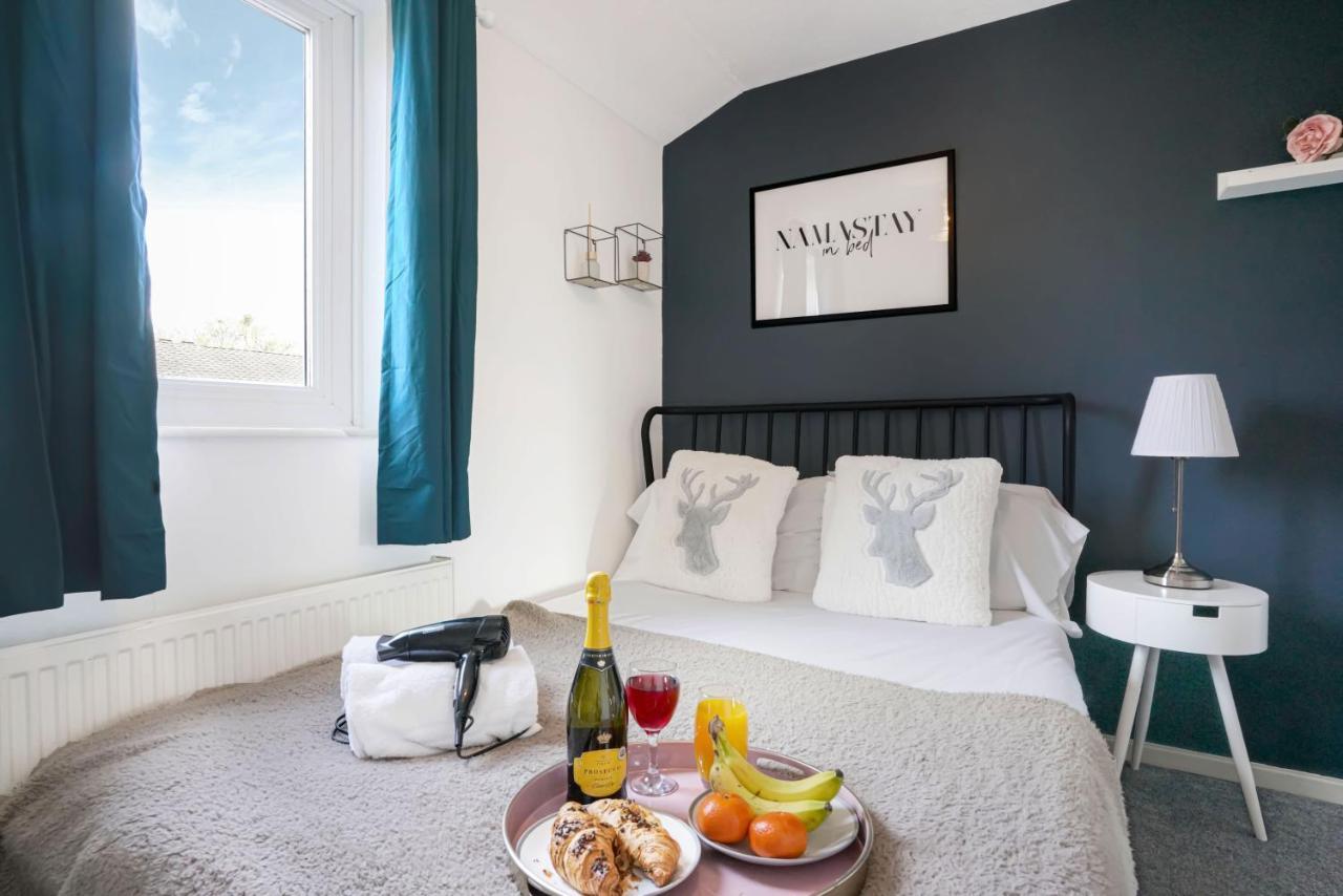 Central Mk House With Free Parking, Fast Wifi, And Smart Tv With Xbox, Sky Tv Packages And Netflix By Yoko Property Milton Keynes Bagian luar foto